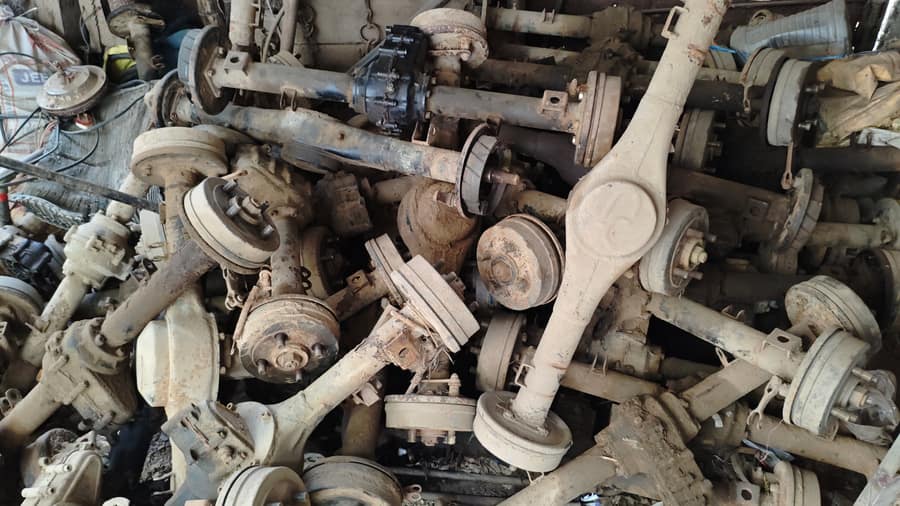 Rear axle and differential assemblies