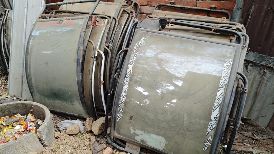 E-rickshaw windshield and door frames